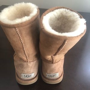 Classic Uggs sz 8 chestnut